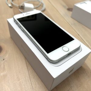Iphone 8 - 64gb - Original Box / Unlocked